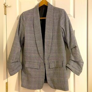 Shinestar blazer! Navy plaid w/gathered sleeves. Sophisticated & classy. Size L.